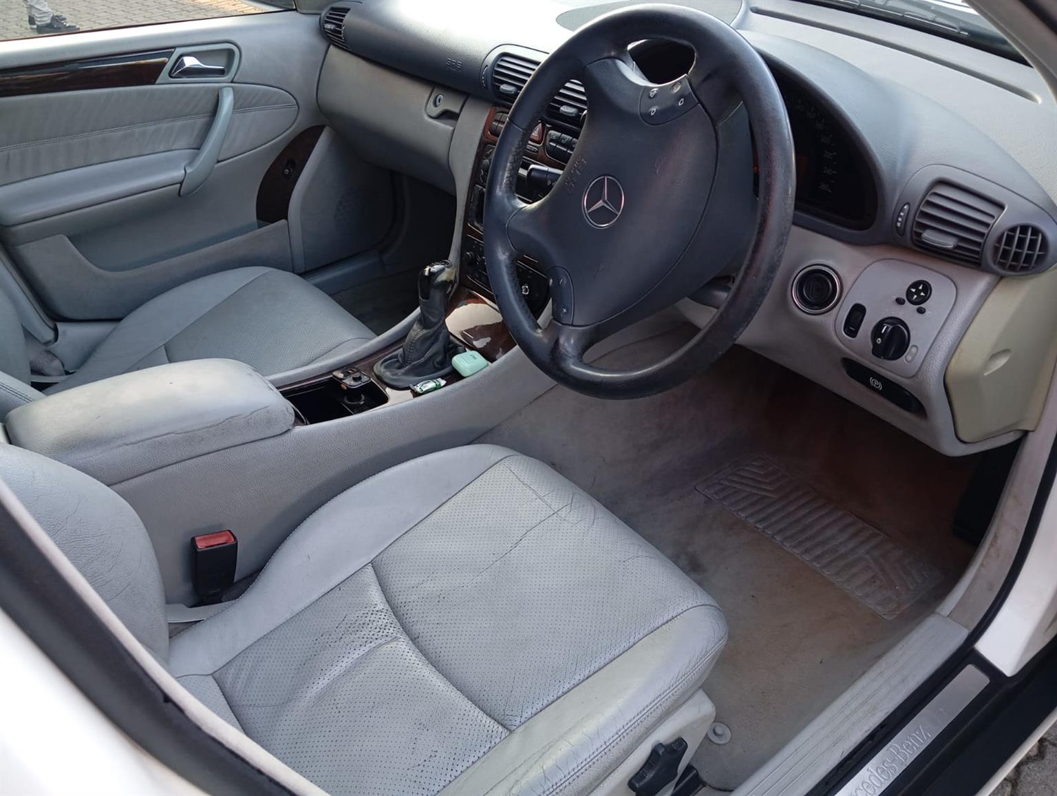 Used 2001 Mercedes-Benz C-Class C200 auto - Private Seller Used 2001 Mercedes-Benz C-Class C200 auto - Private Seller