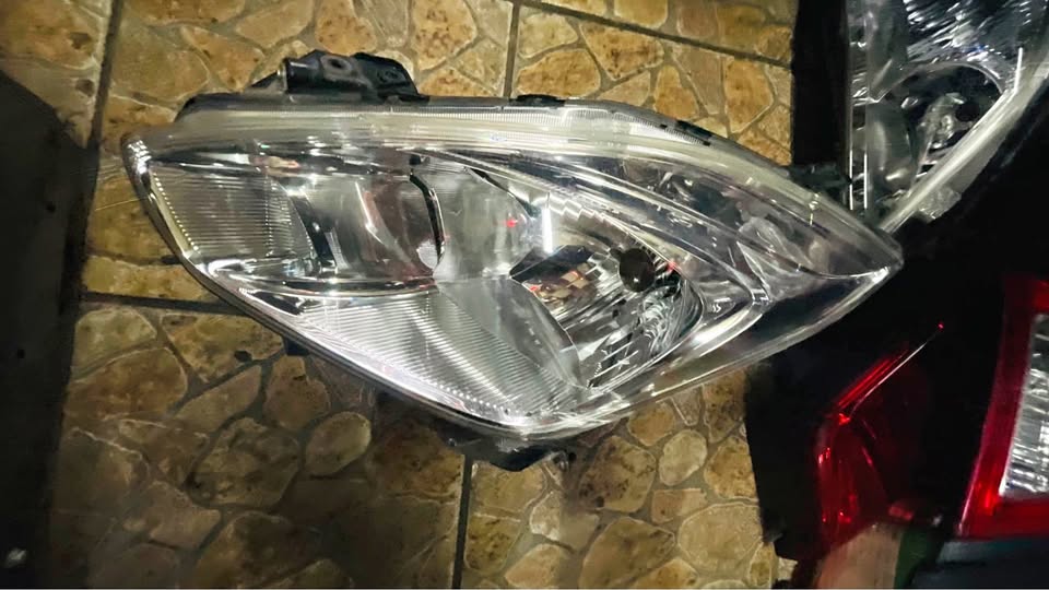 Suzuki Swift headlight - Private Seller Suzuki Swift headlight - Private Seller
