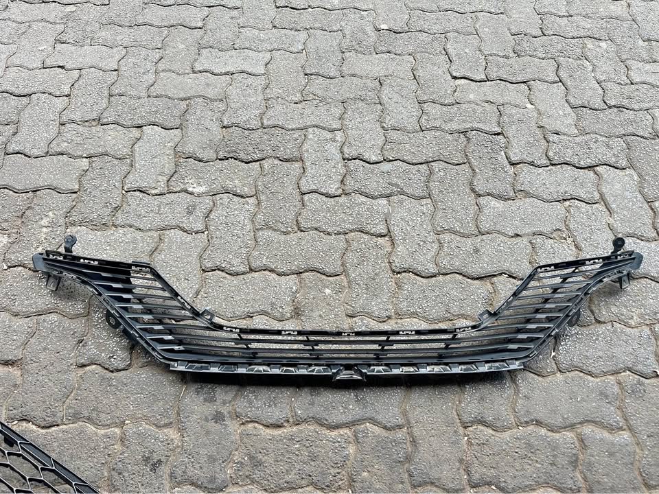 Peugeot 208 mk lower bumper grille - Private Seller Peugeot 208 mk lower bumper grille - Private Seller