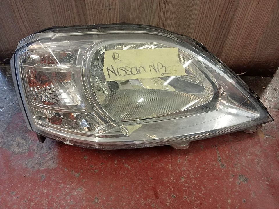NISSAN NP200 HEDLIGHT - Private Seller NISSAN NP200 HEDLIGHT - Private Seller