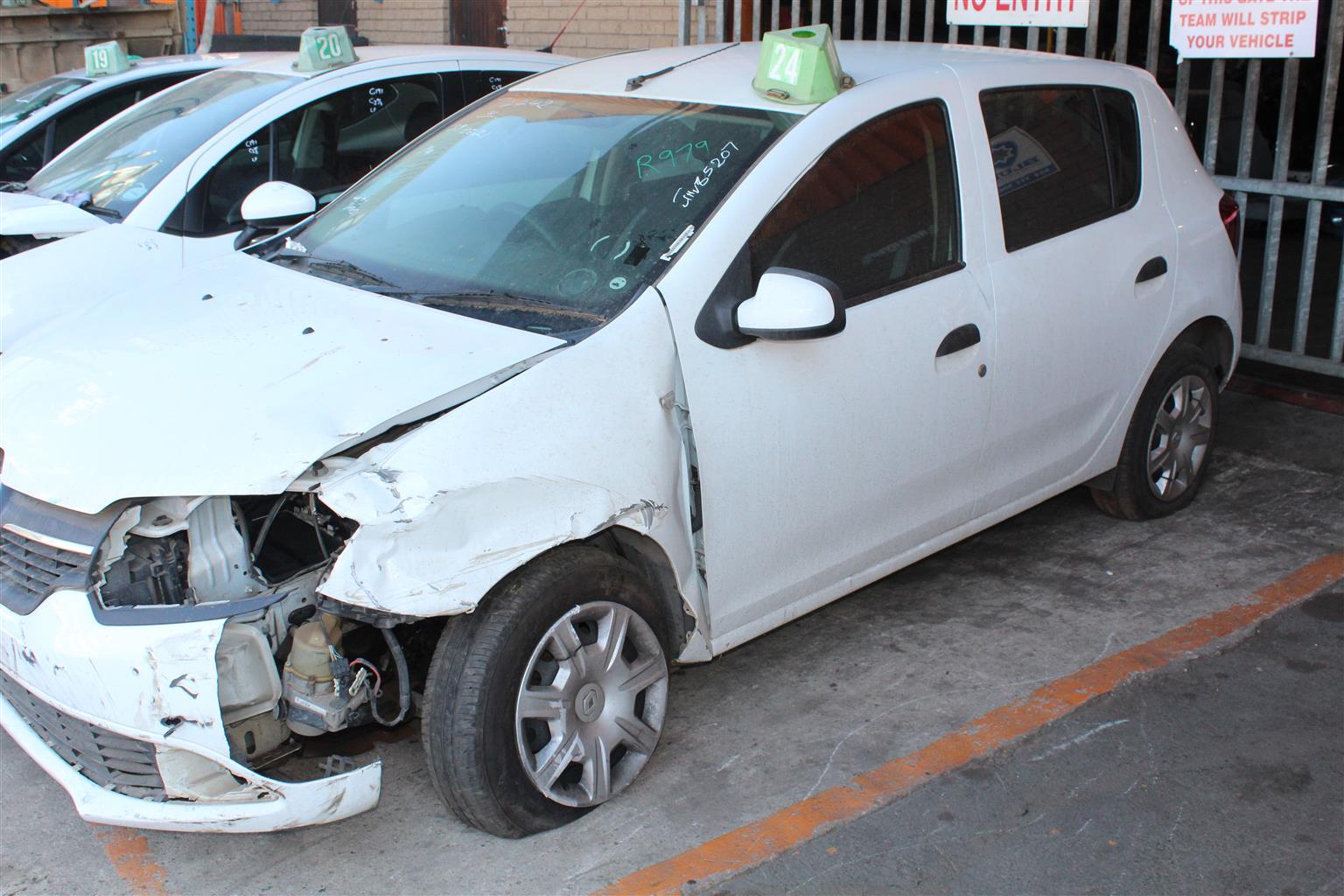 STRIPPING Renault Sandero 900T Expression - 2015 - Private Seller STRIPPING Renault Sandero 900T Expression - 2015 - Private Seller