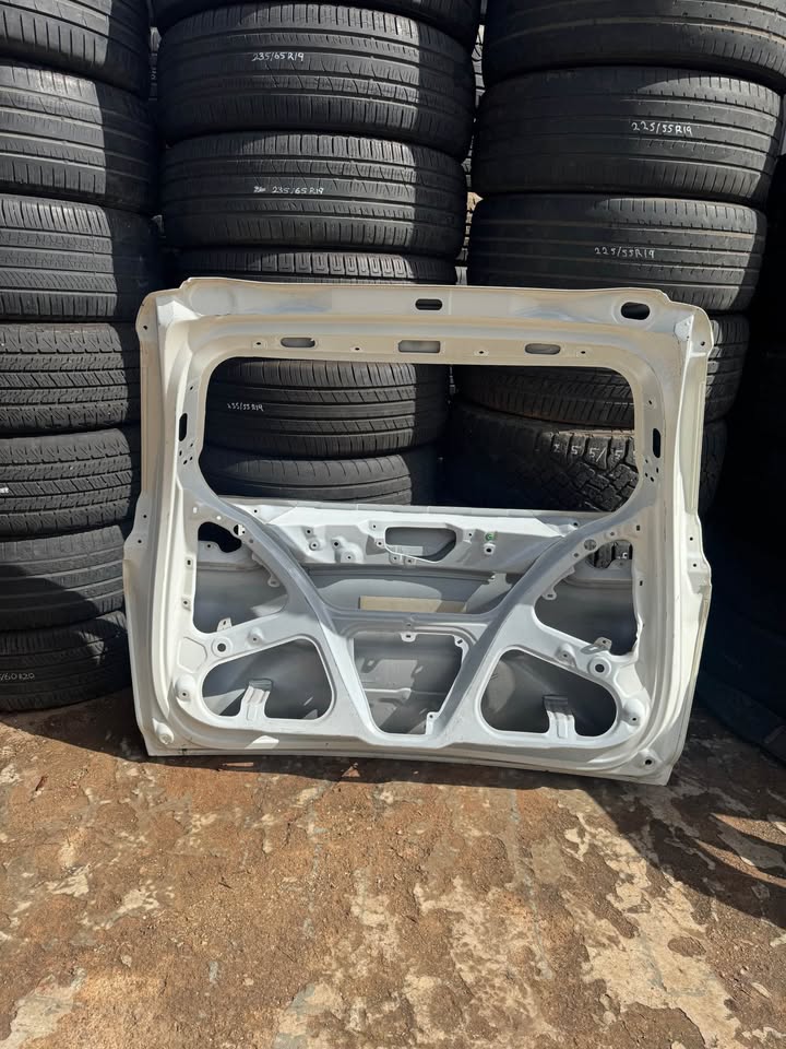 Honda CR-V Boot Lid Tailgate Door - Private Seller Honda CR-V Boot Lid Tailgate Door - Private Seller