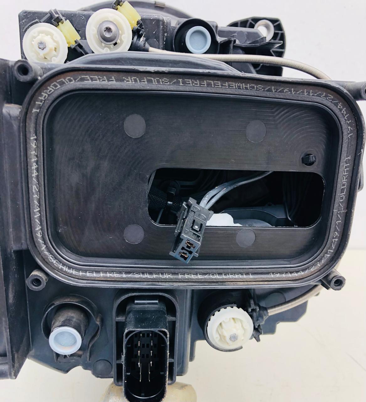 Mercedes Benz W463 G63 G550 G-wagon left side xenon headlight - Private Seller Mercedes Benz W463 G63 G550 G-wagon left side xenon headlight - Private Seller
