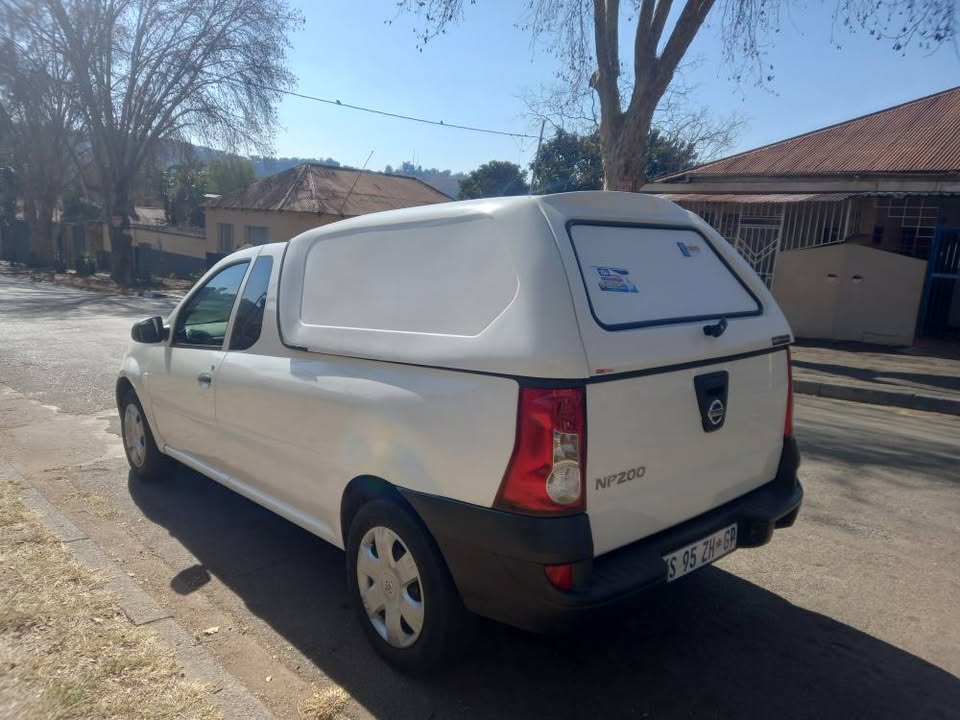 2022 NISSAN NP200 BAKKIE 1.6 MANUAL, PETROL, CANOPY, WHITE, 69000KM