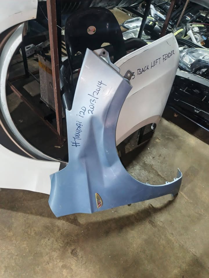 Hyundai i right fender - Private Seller