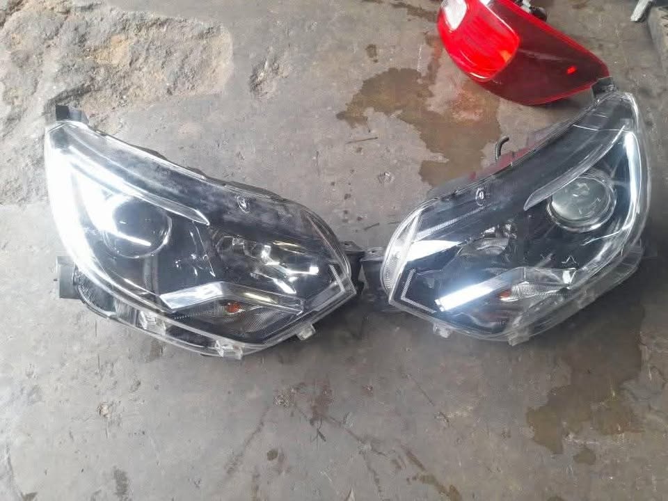 RENAULT TRIBER HEADLIGHTS AVAILABLE - Private Seller RENAULT TRIBER HEADLIGHTS AVAILABLE - Private Seller