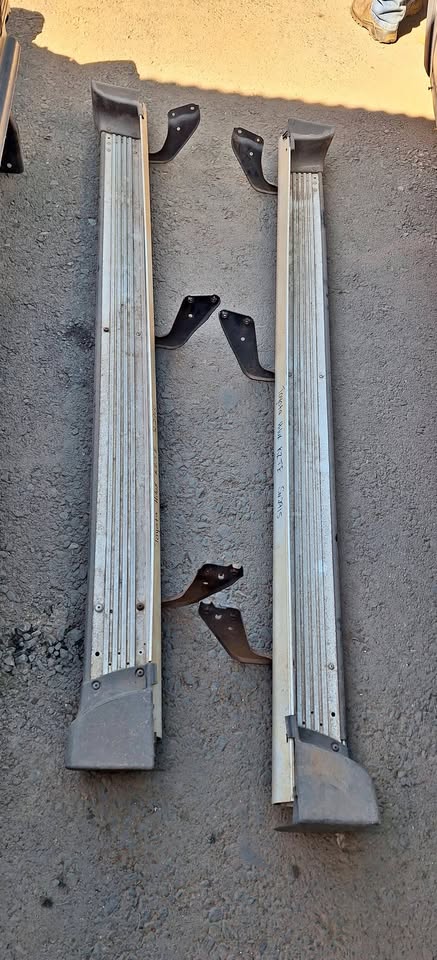 Toyota Hilux 3.0 kzte side steps available Call or whatsapp - Private Seller