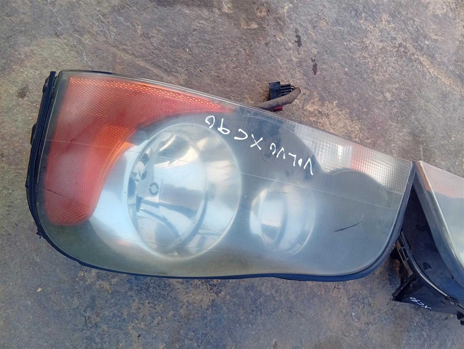 2003-2011 Volvo XC90 halogen left and right headlamp - Private Seller