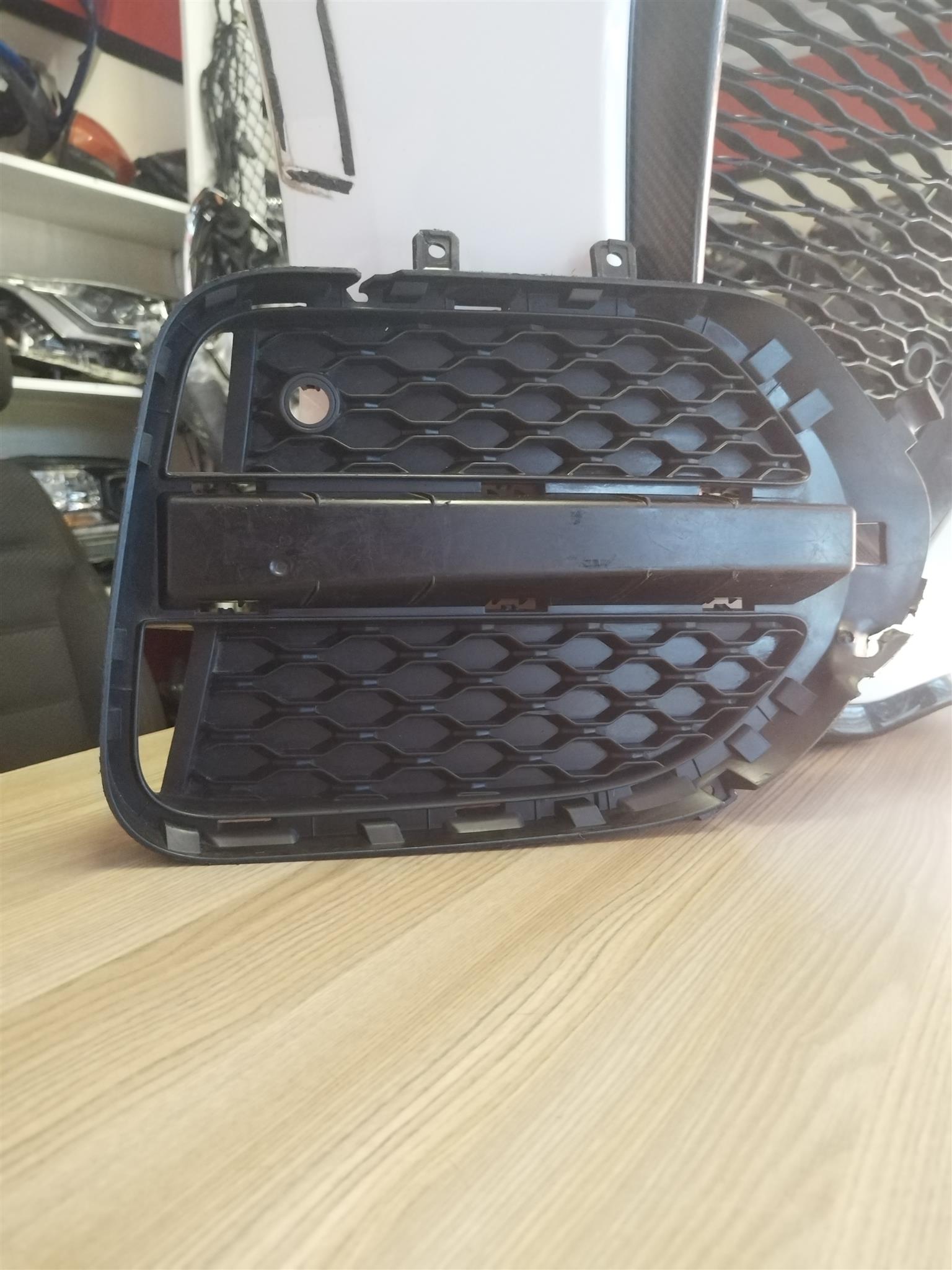 2019  F PACE FOGLIGHT ( JAGUAR)  COVER FOR SALE IN A GOOD CONDITION