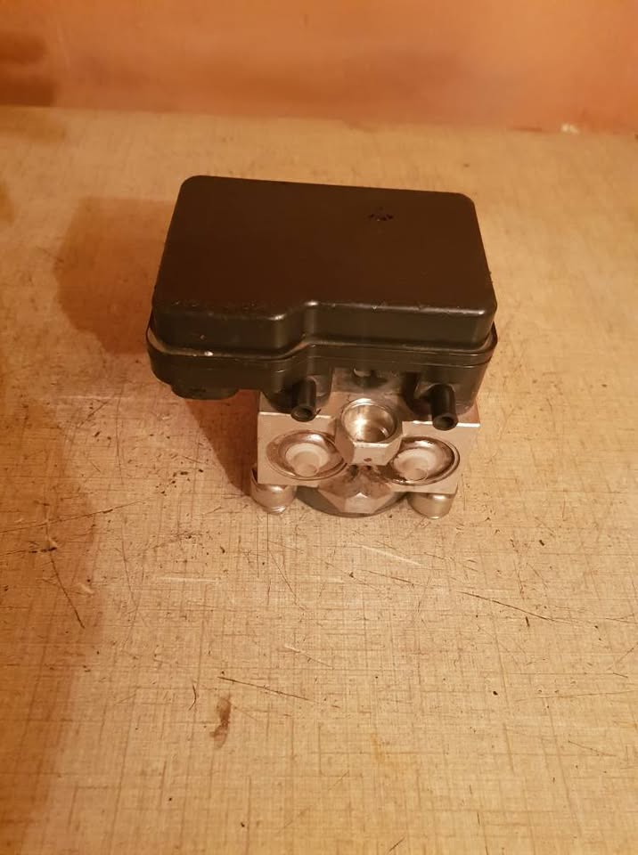 TOYOTA HILUX ABS CONTROL UNIT FORSALE