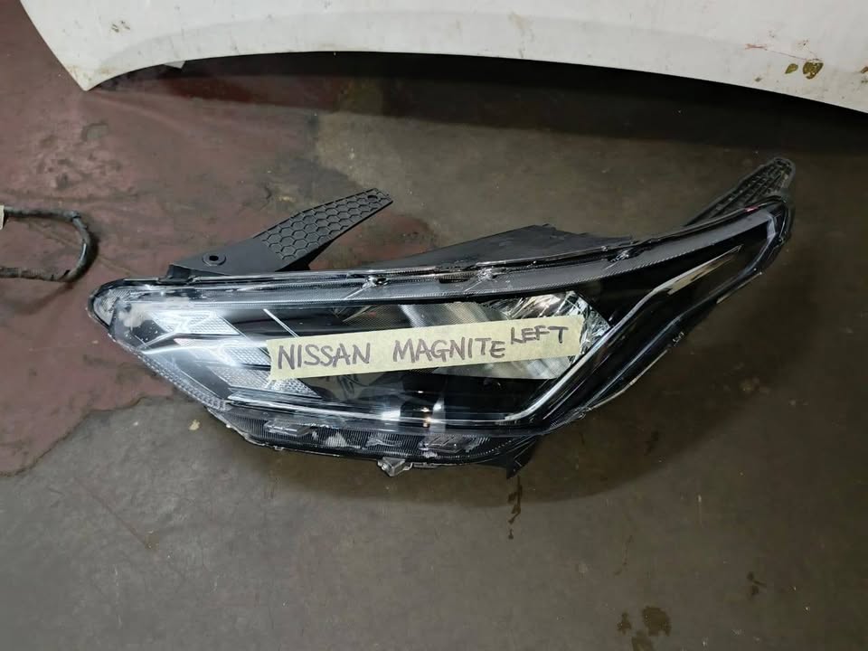 Nissan margnite Left Headlight - Private Seller Nissan margnite Left Headlight - Private Seller