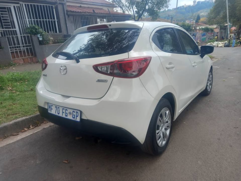 2017 Mazda 2 SKYACTIVE TECHNOLOGY 1.5 Petrol, Manual, White, 79000kms