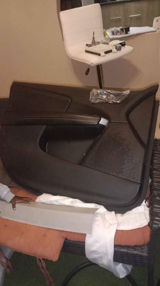 Dodge journey 2012 left door panel - Private Seller