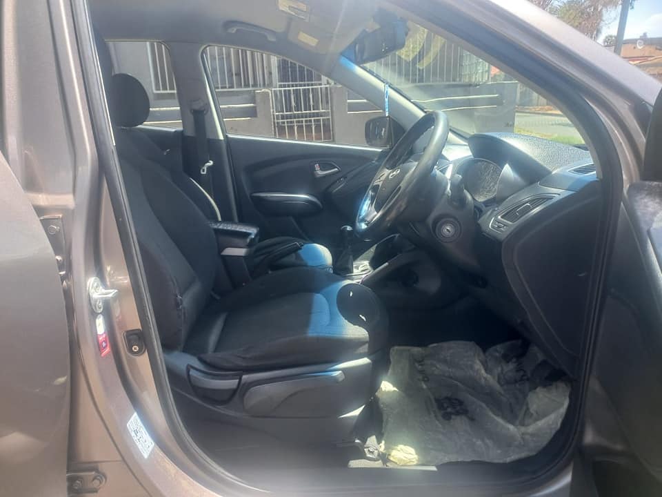 2011 HYUNDAI ix35 GL PREMIUM 2.0 PETROL, MANUAL, GREY COLOR, 89000KMS