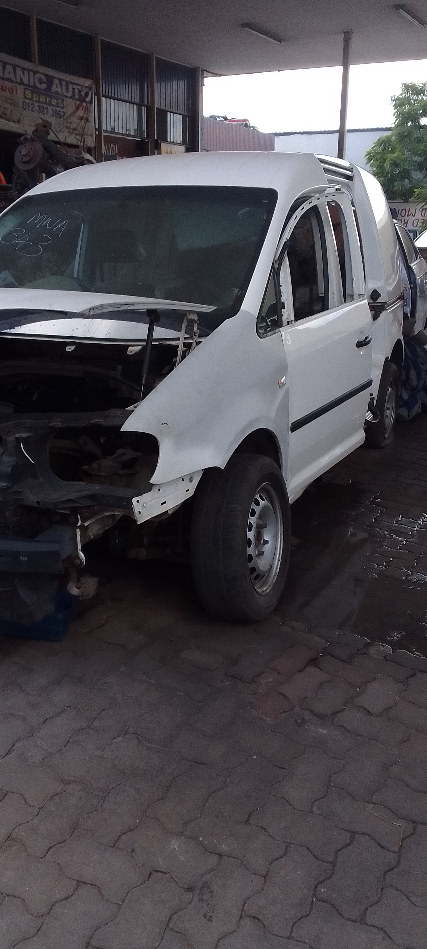 VW CADDY 1.6 2008 FOR STRIPPING - Private Seller VW CADDY 1.6 2008 FOR STRIPPING - Private Seller