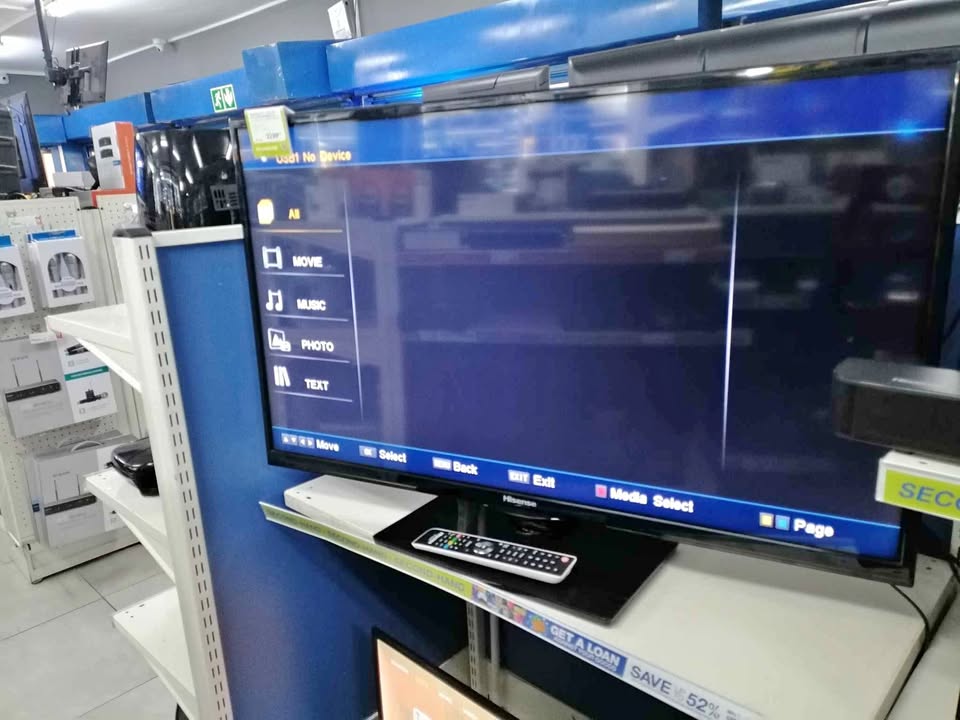 HISENSE 40" NON SMART TV