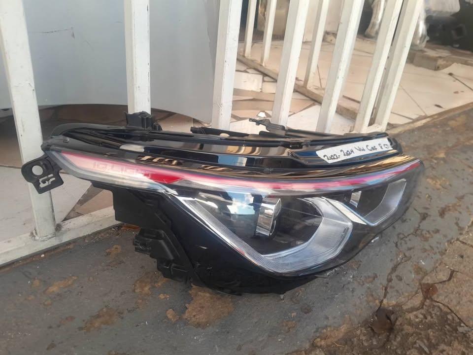 2022-2024 VW GOLF 8 GTI RIGHT SIDE HEADLIGHT FOR SALE