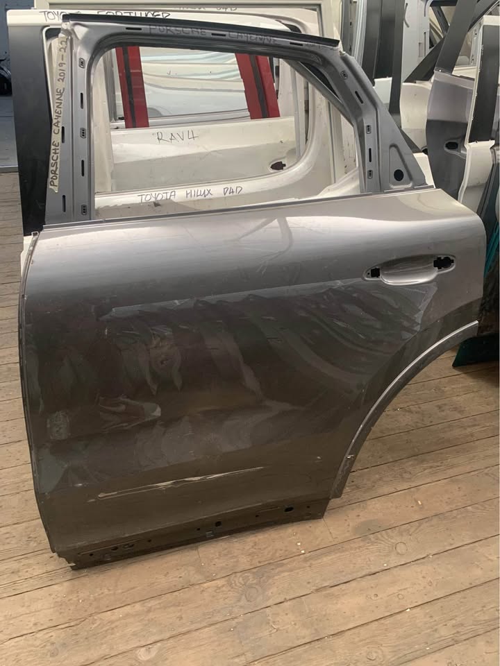Porsche cayenne 2019 -2022 left rear door