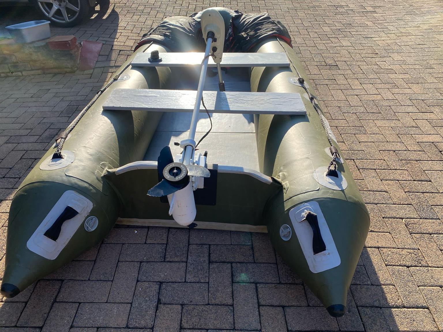 Inflatable bass/carp boat with motor