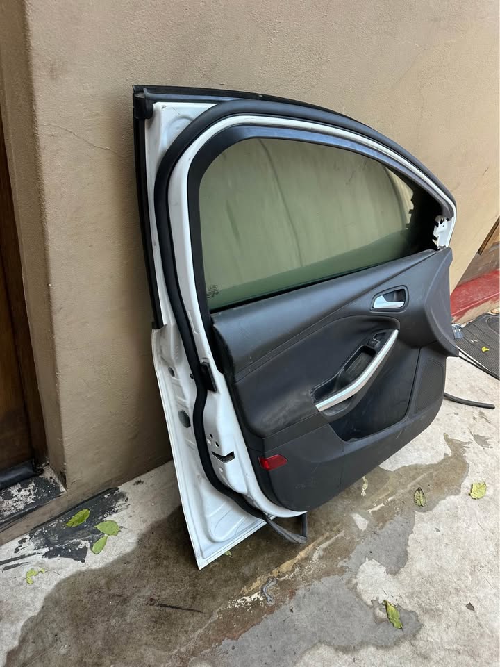 Ford focus left front complete door - Private Seller Ford focus left front complete door - Private Seller