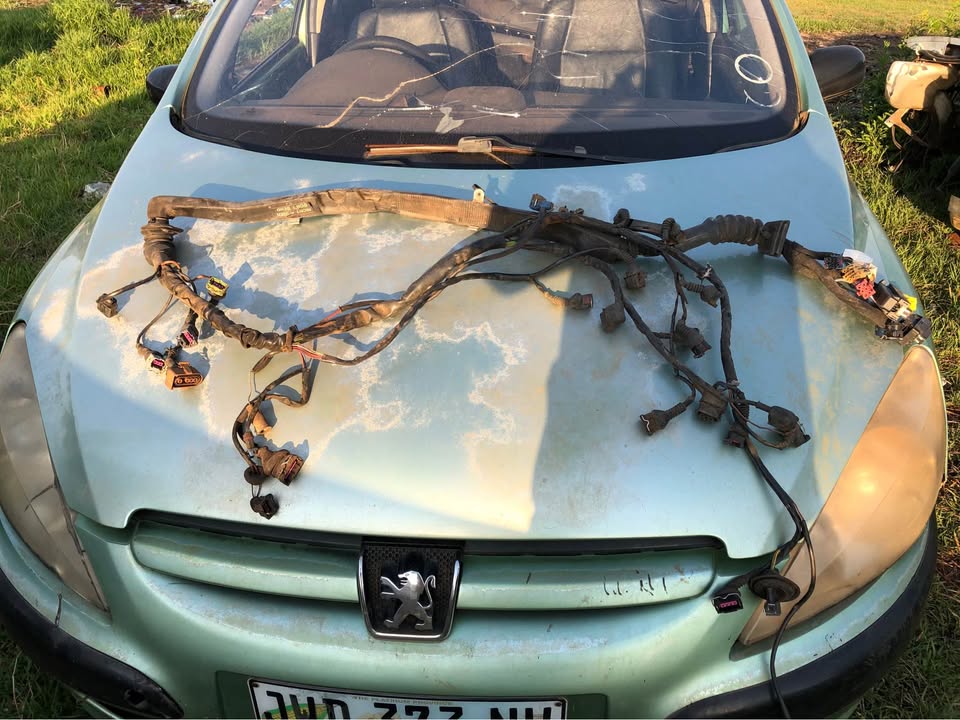 Audi A4 b5 2.8L Engine Wiring - Private Seller Audi A4 b5 2.8L Engine Wiring - Private Seller