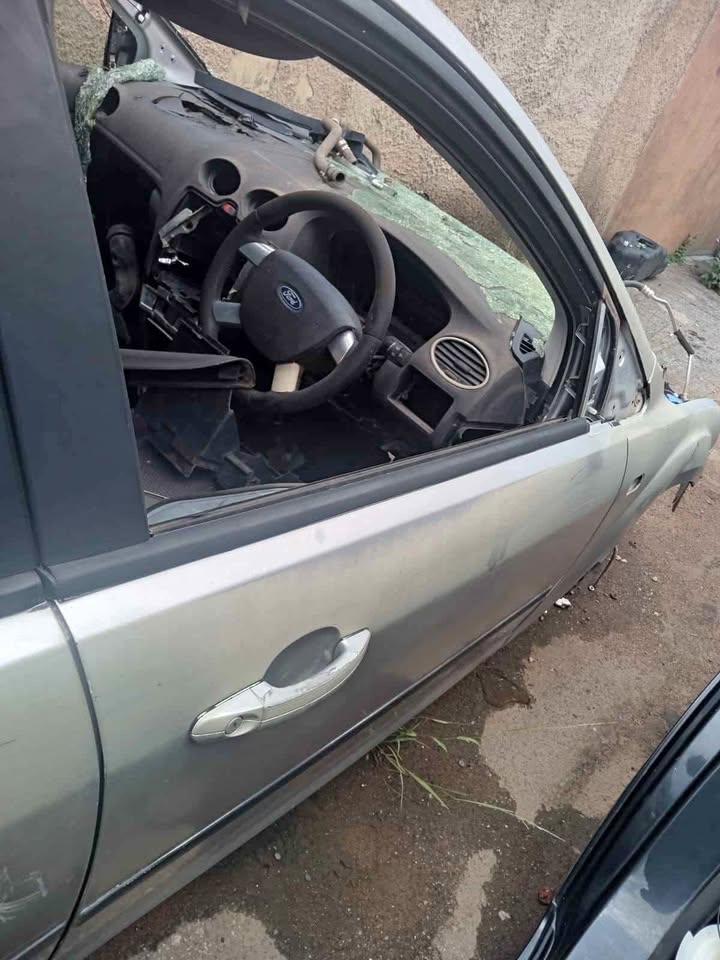 Ford focus 2.0 rhs door selling - Private Seller