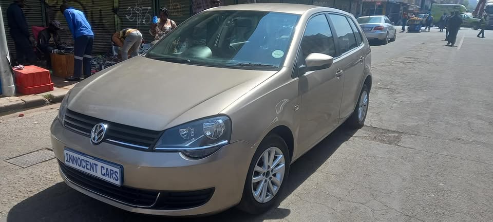 2014 POLO VIVO 1.4 MANUAL TRANSMISSION, GOLD COLOUR, 76000KM