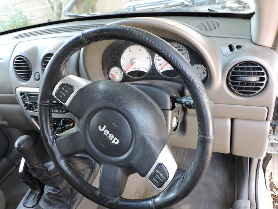 Jeep cherokee steering airbags - Private Seller