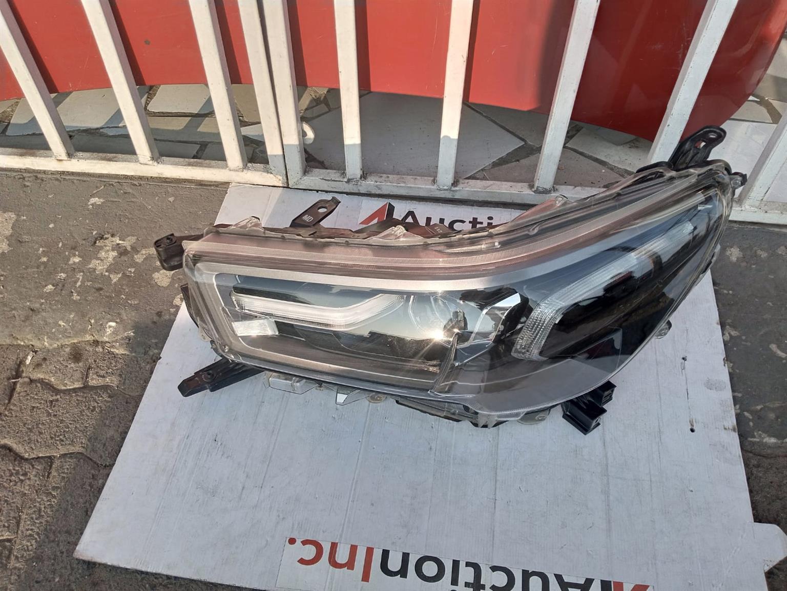 2021-2023 TOYOTA HILUX LEGEND 55 LEFT SIDE HEADLIGHT FOR SALE - Private Seller 2021-2023 TOYOTA HILUX LEGEND 55 LEFT SIDE HEADLIGHT FOR SALE - Private Seller
