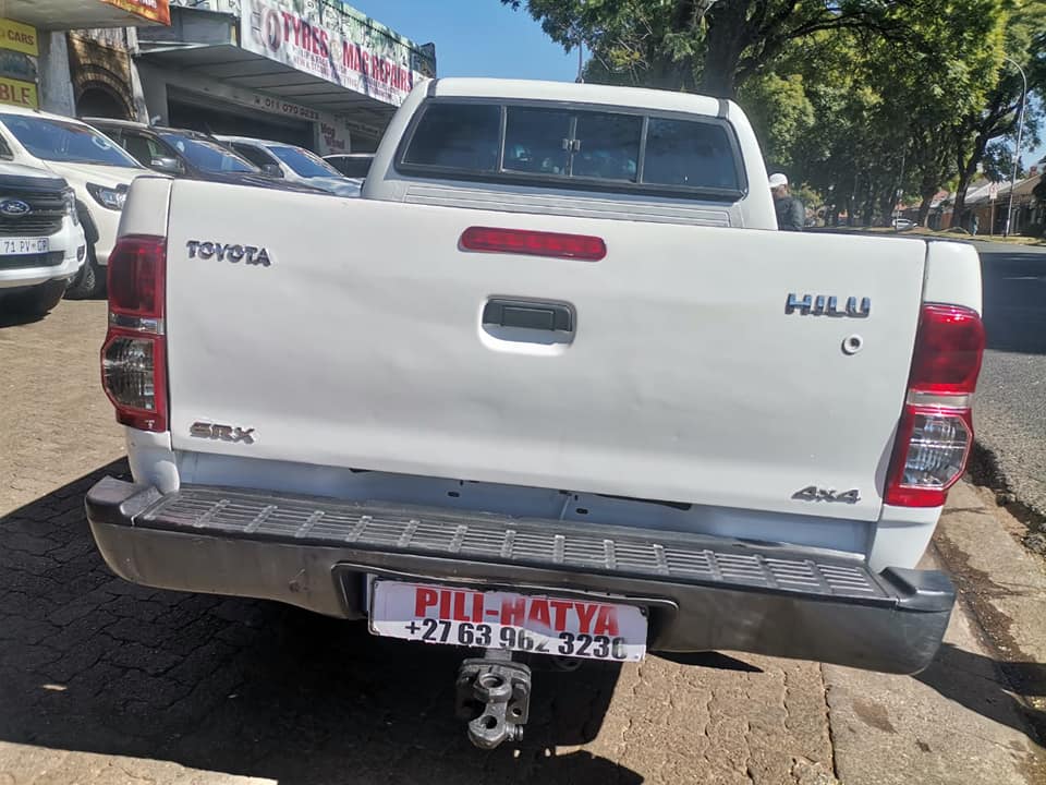2010 TOYOTA HILUX 2.5D4D 4X4 DOUBLE CAB MANUAL