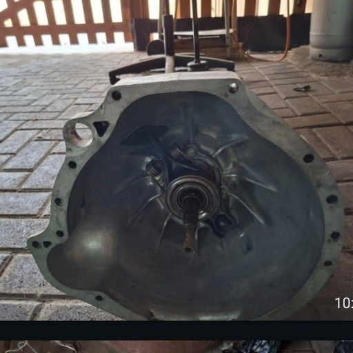 1400 bakkie parts and gearbox still new - Private Seller