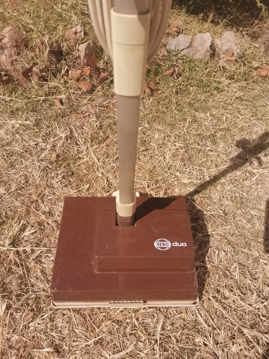 Sebo Duo Dry Carpet Cleaner | Junk Mail Marketplace