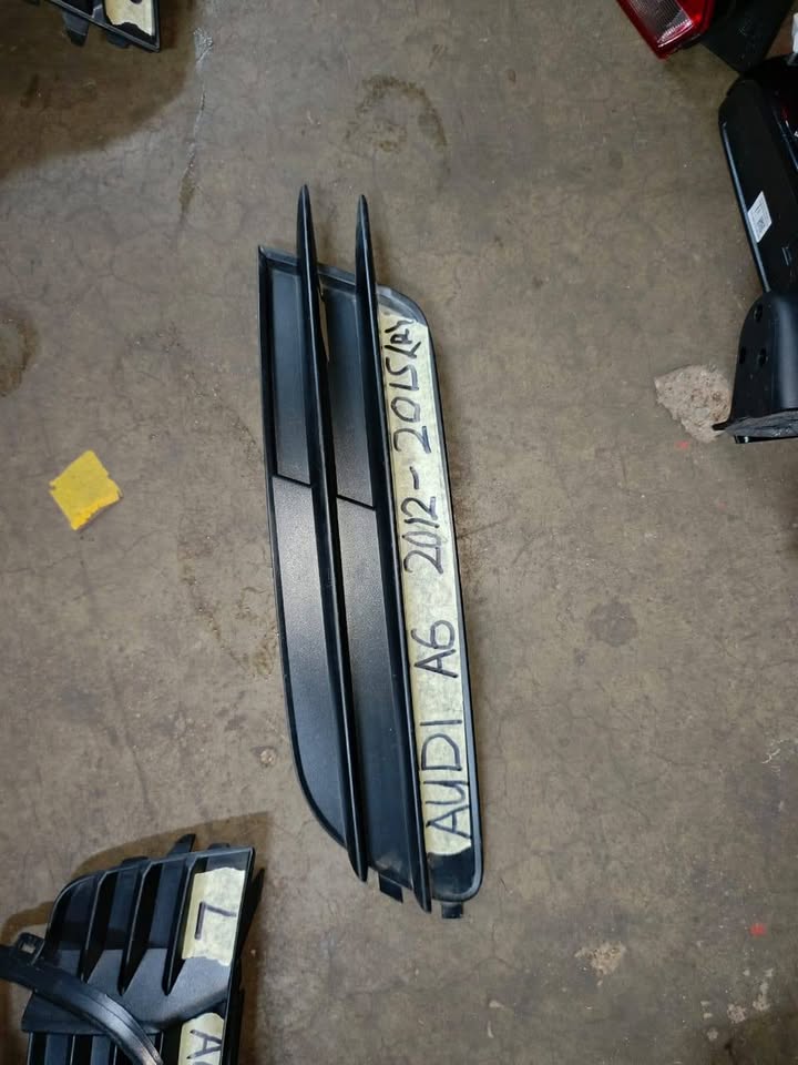 Audi A Right grill - Private Seller