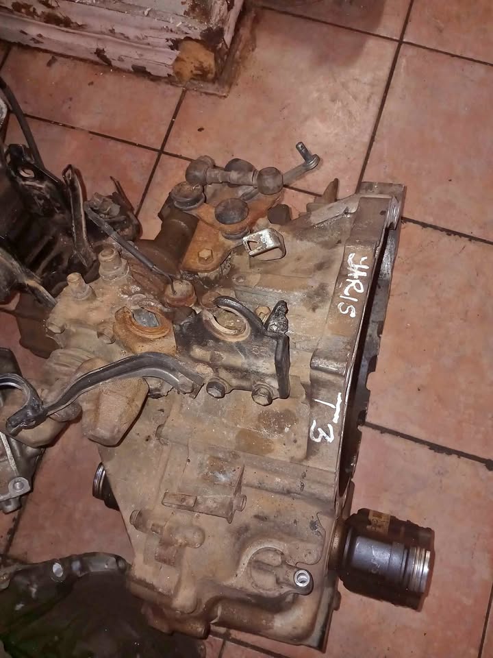 Toyota yaris t3 maunal gear box - Private Seller Toyota yaris t3 maunal gear box - Private Seller