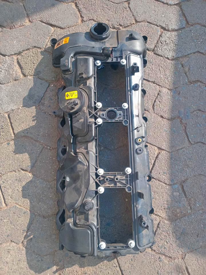 Bmw M4 valve top cover - Private Seller Bmw M4 valve top cover - Private Seller