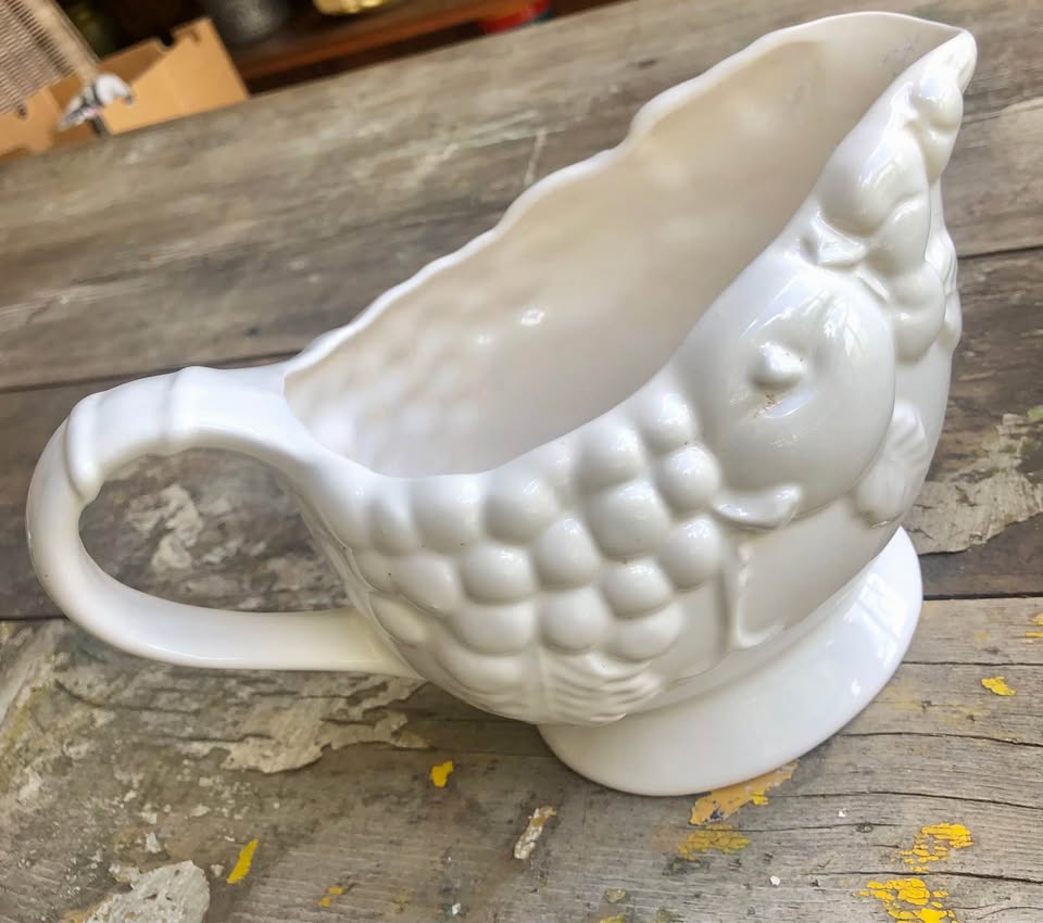 White SIG Gravy boat - Solid White with Fruit Design - see pics attached