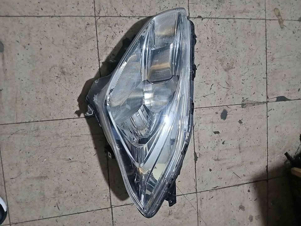 Suzuki swift headlight - Private Seller Suzuki swift headlight - Private Seller