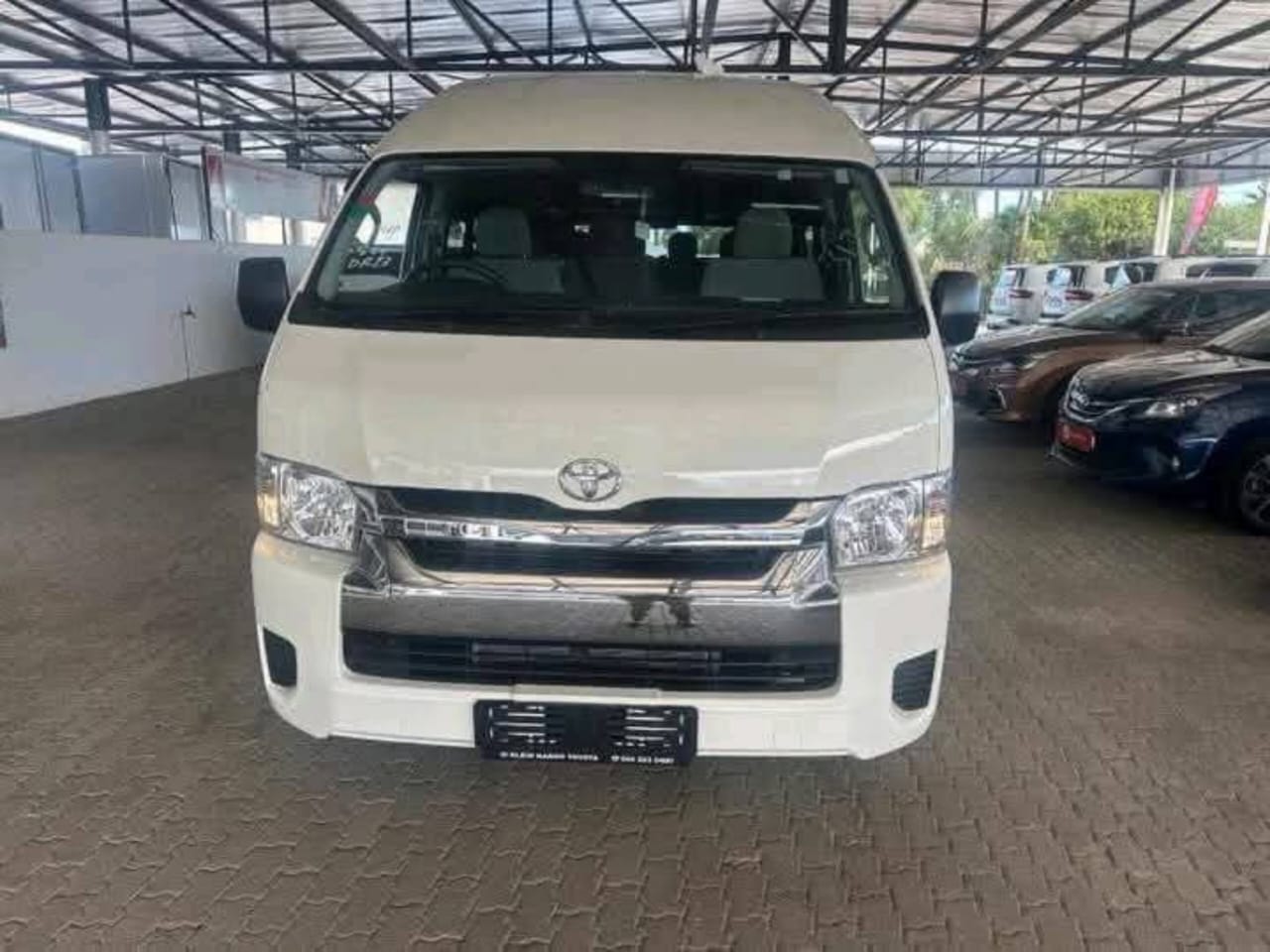 Toyota Quantum 2.5D 4D GL 14 seater bus