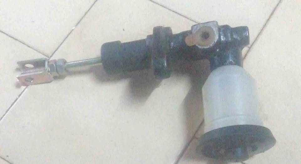 Toyota Venture 1.8 2Y / 2.2 4Y 2.4D 1987 - 00 clutch master cylinder - Private Seller Toyota Venture 1.8 2Y / 2.2 4Y 2.4D 1987 - 00 clutch master cylinder - Private Seller