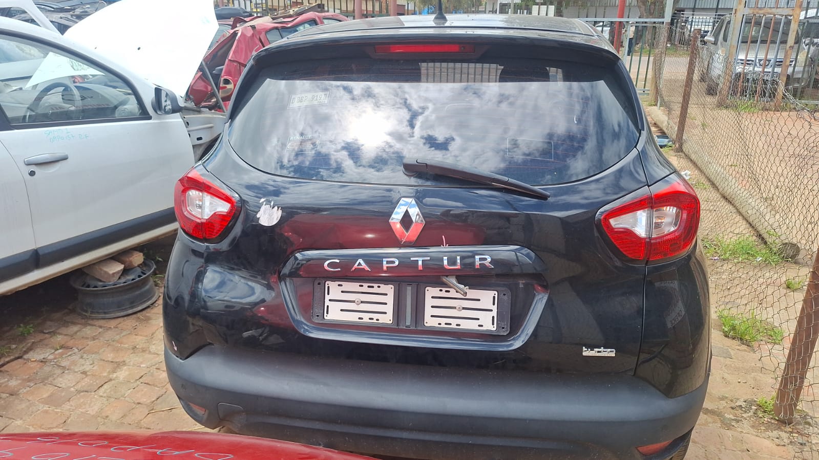 RENAULT CAPTURE 900T MANUAL ( STRIPPING FOR SPARES) - Private Seller