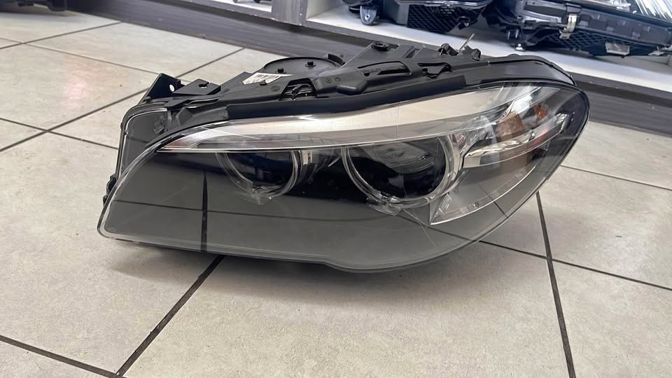Bmw 5 series f10 facelift headlight - Private Seller Bmw 5 series f10 facelift headlight - Private Seller