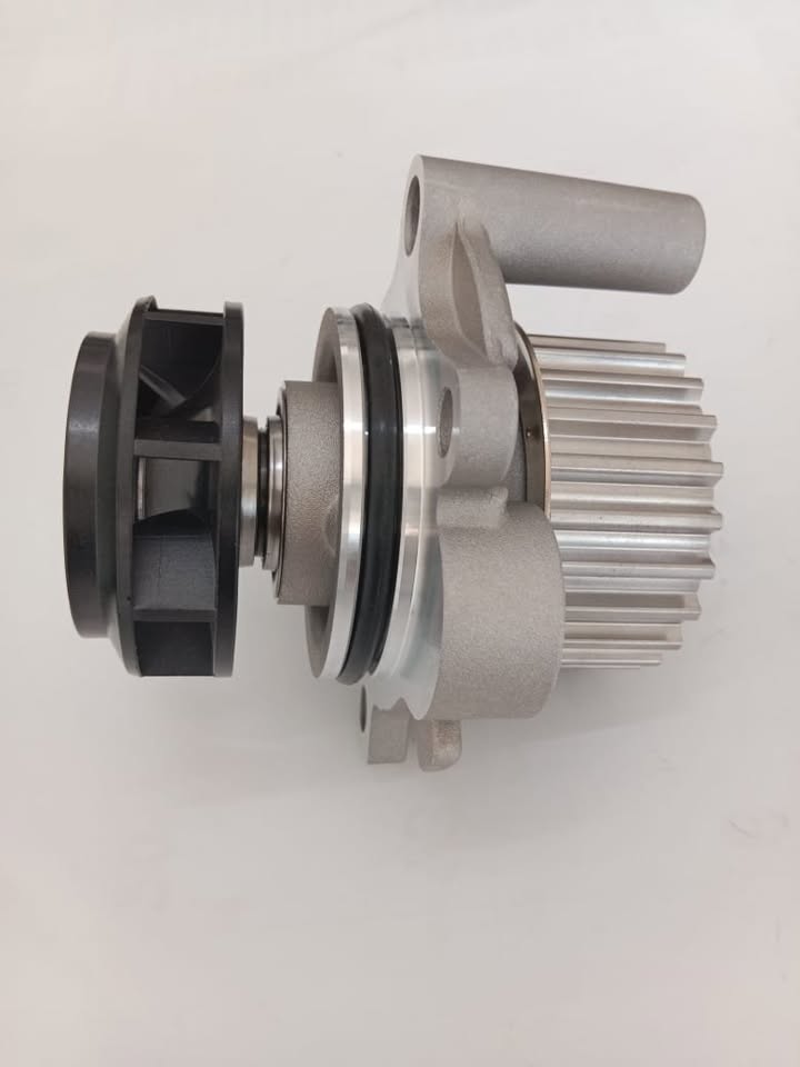 Water Pump with Sealing Ring by SWGE® for Audi A3/S3, Volkswagen Golf, Jetta, Beetle, Polo, Caddy - Private Seller