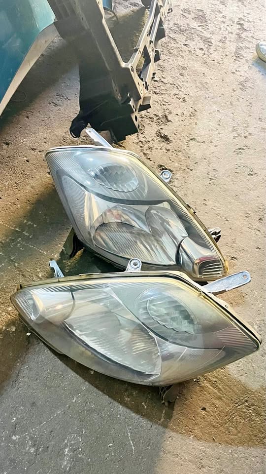 DAIHATSU SIRION HEADLIGHTS 2013 - Private Seller DAIHATSU SIRION HEADLIGHTS 2013 - Private Seller
