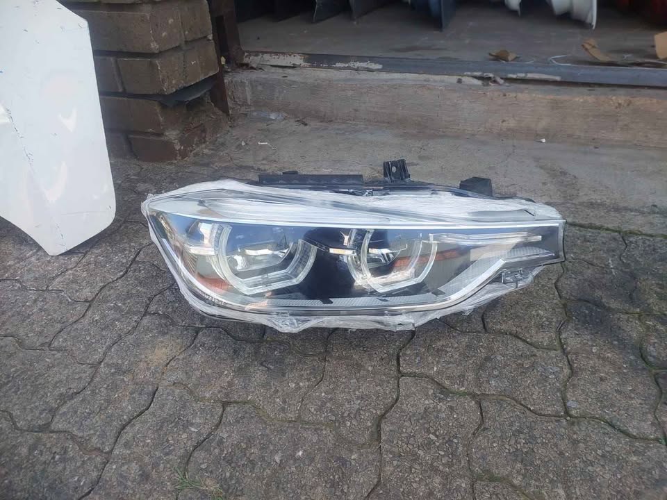 BMW F30 FACE LIFT LED ADAPTIVE HEADLIGHT RIGHT SIDE - Private Seller BMW F30 FACE LIFT LED ADAPTIVE HEADLIGHT RIGHT SIDE - Private Seller