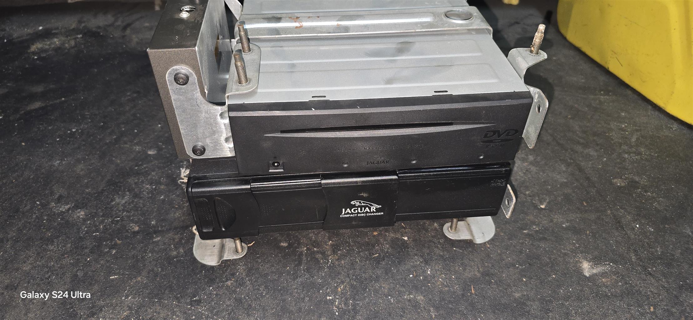 Jaguar Xtype X400 Multi Disc CD Changer/Shuttle in good working order. - Private Seller Jaguar Xtype X400 Multi Disc CD Changer/Shuttle in good working order. - Private Seller