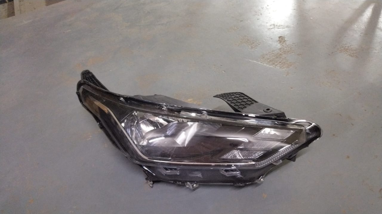 Nissan Magnite HEadlight Set OEM - Private Seller