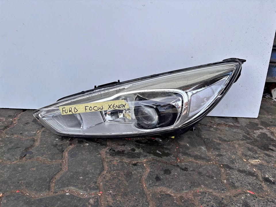 Ford Focus Xenon Headlight - Private Seller Ford Focus Xenon Headlight - Private Seller