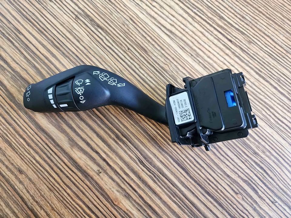 FORD EVEREST WIPER SWITCH - OEM 2015-2022 - Private Seller FORD EVEREST WIPER SWITCH - OEM 2015-2022 - Private Seller