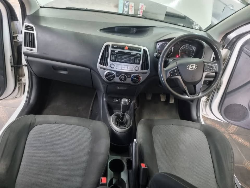 2013 Hyundai i20 1.4Manual 90000km Mechanically Perfect with Clothes Seat interior