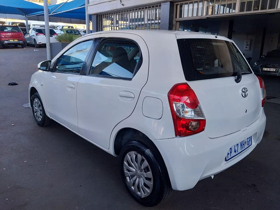 2016 TOYOTA ETIOS 1.5 HATCH BACK 85 000KM MANUEL PETROL